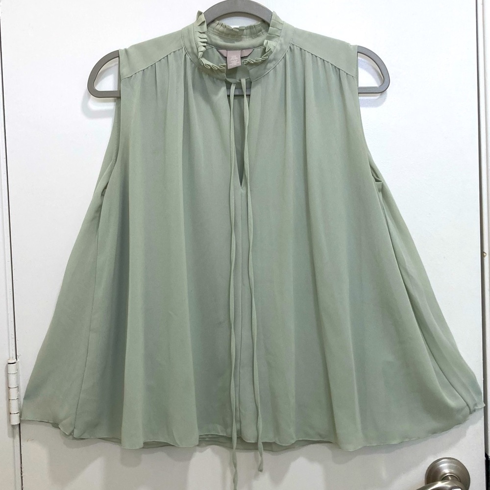 H&M babydoll top sage green XS